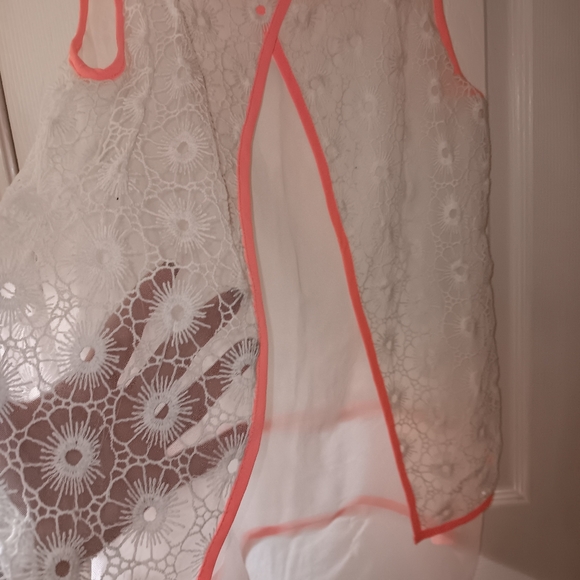 Blu Pepper ladies sheer lined layered sleevless top. White lace with orange trim - Picture 4 of 5